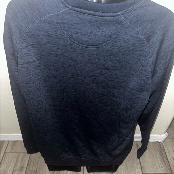 Men’s pre own as is Greg Norman collection L Large size blue crewneck - Picture 4 of 4